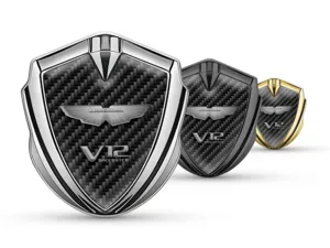 Aston Martin Emblème Métal Insigne Style Course Finition Lustrée